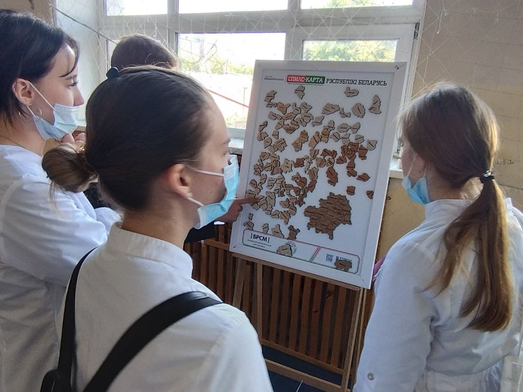 Тематический квест на знание достопримечательностей Беларуси провели в Гомельском медколледже для первокурсников 