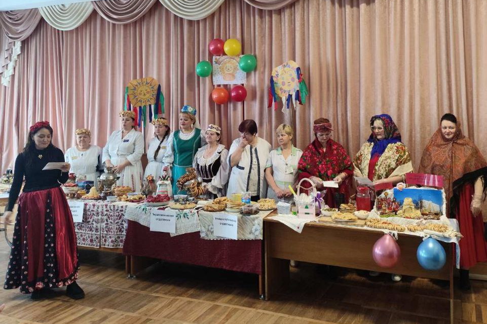 В больницах Гомеля и Рогачева по инициативе профкомов организовали яркие проводы зимы