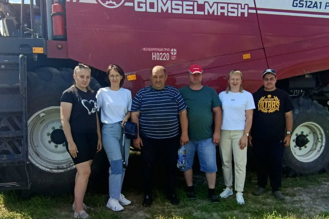 Медики Ельского района проводят выездной медосмотр аграриев