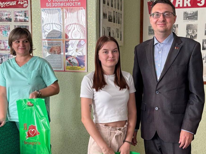 В Ельске представители райсовета депутатов встретились с молодыми специалистами-медиками