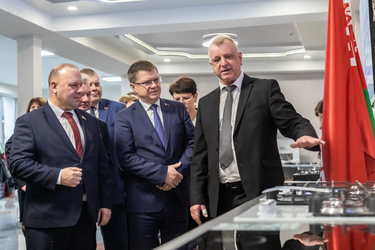 Делегация ФПБ во главе с председателем Юрием Сенько изучила опыт наставничества в УП «Гефест-техника»